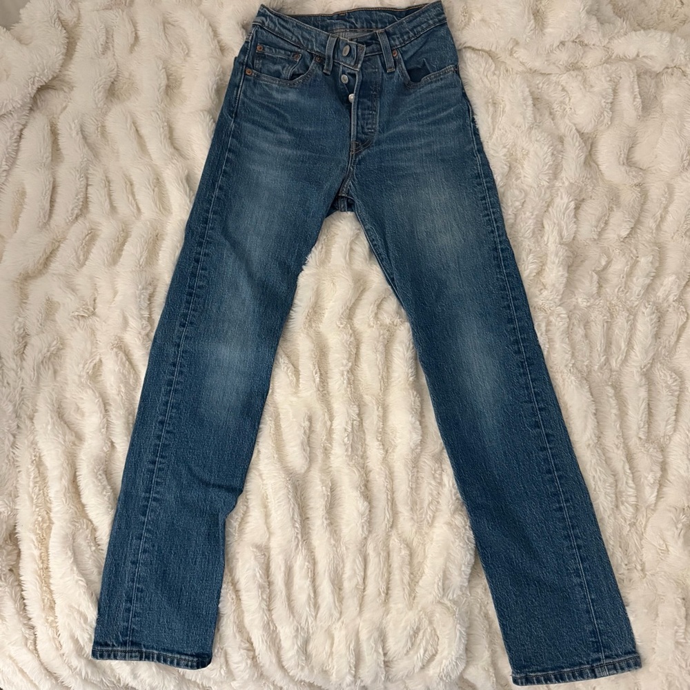 LEVIS HIGHWAISTED 501 JEANS